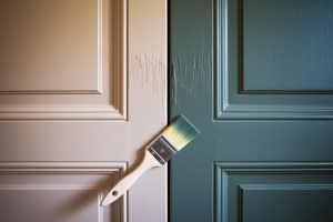 gros-plan-porte-deux-couleurs-pinceau