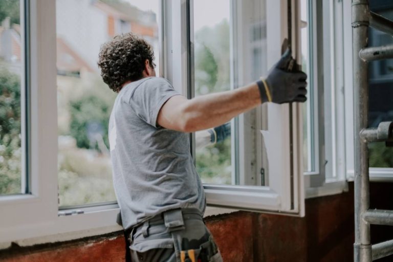 Sanitaire, confort thermique et fermetures en Suisse romande : des solutions pour une maison parfaitement équipée en toute saison